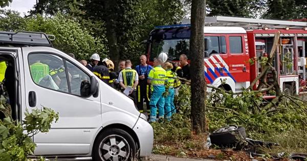 51-jarige man uit Eindhoven zwaargewond bij ongeval in Knegsel (video)