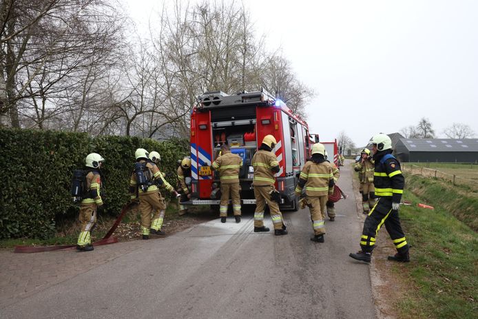 Een caravan is aan de Luissel in Boxtel volledig uitgebrand. De brandweer moest een tweede bluswagen oproepen door een storing bij een andere wagen.