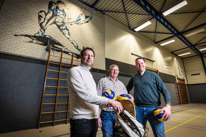 Joost Brookhuis, Bennie Kuipers en Rick Schlepers (van linksaf) in sporthal de Danne in Albergen.