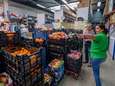 Kinderen zorgen voor tassen met spullen voor Voedselbank Maassluis