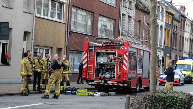 Roofingwerken zetten dak in lichterlaaie