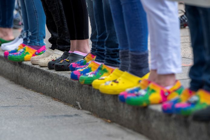 Gelovige specificatie wereld Crocs maken comeback: nog nooit zoveel 'klompen met gaatjes' verkocht |  Instagram | AD.nl