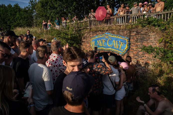 Ronnie Retro al Rave Cave.