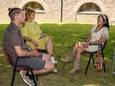 Corrie Beer uit Gennep vertelt als 'levend boek' haar verhaal aan de 'lezers' Tim Pardijs en Linda Walraven
