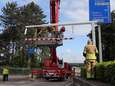 Het is weer raak in Waalwijk: vrachtwagenchauffeur rijdt tegen waarschuwingsbalk voor het beruchte viaduct