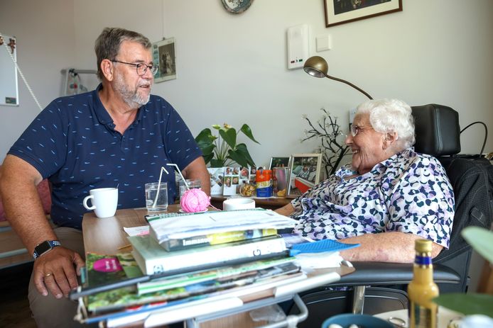 Pas nadat zijn hoogbejaarde moeder Jo van Beers-Van der Male twee jaar geleden ten val kwam, kon zij terecht in verpleeghuis Ganshoek in Lage Zwaluwe. Haar zoon Henk van Beers noemt het een lijdensweg om zorgbehoeftige ouderen via een indicatiestelling op de wachtlijst voor een verpleeghuis te krijgen.