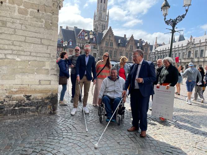 Zo wil stad Brugge-centrum toegankelijker maken voor mensen met beperking: “Kasseien zijn niet ideaal, maar het kán beter”