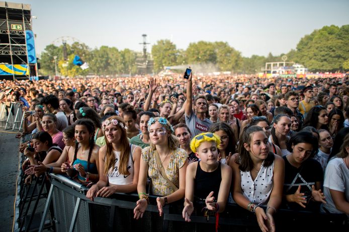 Publiek tijdens Sziget in Boedapest.