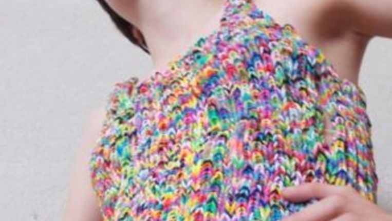 Politiebureau versus Nautisch Rainbow Loom-jurkje te koop op eBay voor 194.000 euro | De Morgen