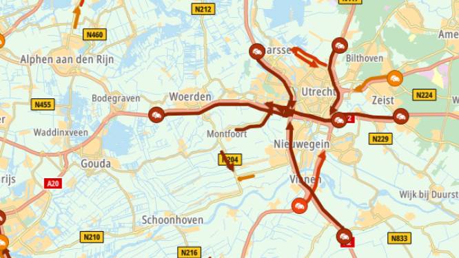 Verkeersinfarct rond Utrecht door twee ongelukken; Rijkswaterstaat adviseert reis uit te stellen