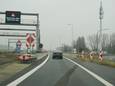 Rechts de oude afrit Zwijndrecht, vanaf nu rijdt het verkeer rechtdoor over de Pastoor Coplaan richting Hoefijzersingel.