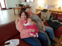 Lia en Ruud Jansen met hun kleindochter die bij een pleeggezin woont.
