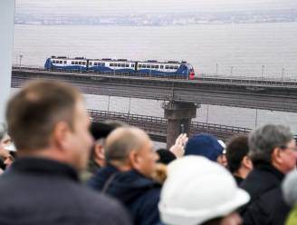 Langste brug van Rusland ondanks protest open voor treinverkeer