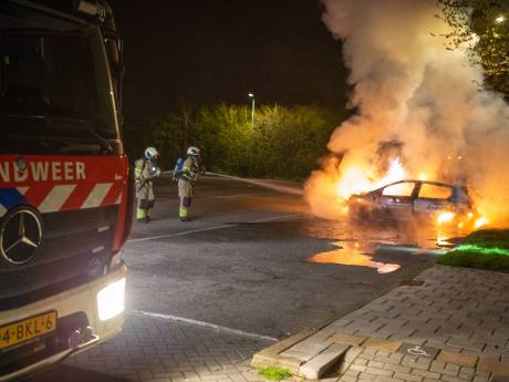 Is er een verband tussen de vijf autobranden in Mijdrecht? Politie vraagt publiek om hulp