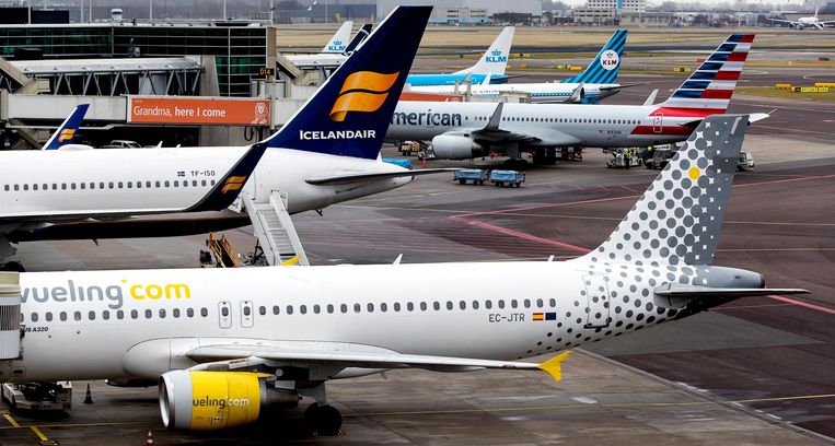 Budgetvliegers op Schiphol. Beeld anp