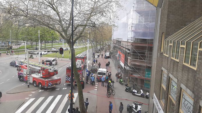 De brandweer rukte uit met meerdere wagens.