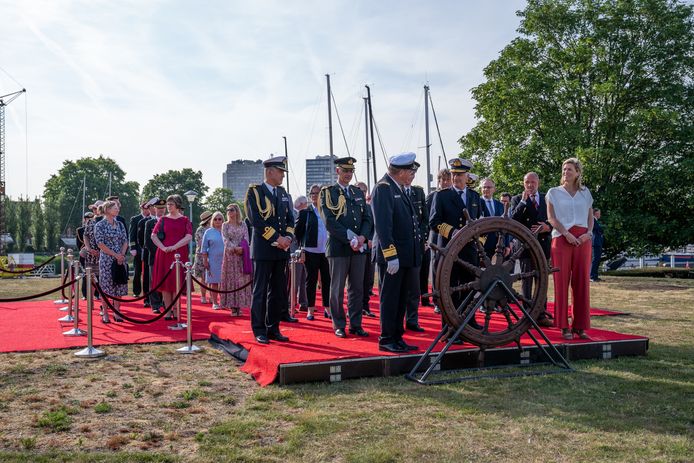 Koning Filip kwam het spektakel - én het zicht op de prachtige skyline van de Scheldestad - hoogstpersoonlijk aanschouwen. Plaats van afspraak: de Royal Yacht Club of Belgium (RYCB) op Linkeroever.