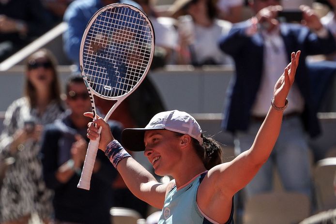 Iga Swiatek is de eerste finaliste op Roland Garros