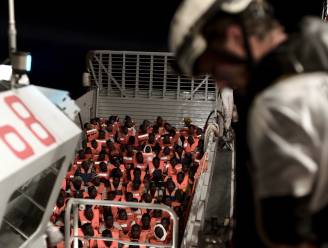 Oplossing nabij voor 629 migranten op reddingsschip: met andere boten naar Valencia