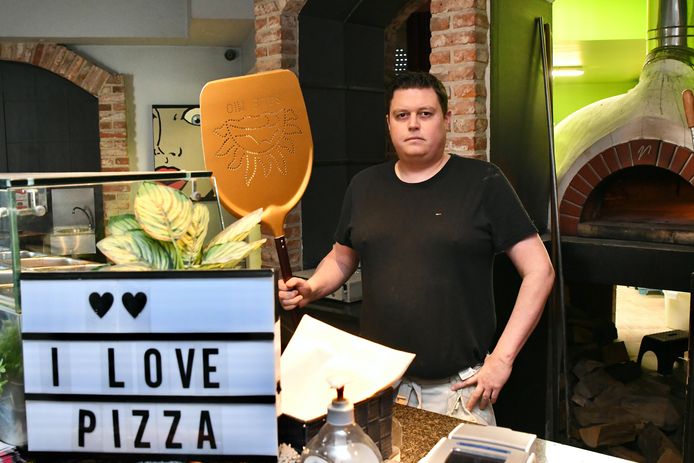 Jeffrey zoekt overnemer voor Pizza Borsalino: “De authentieke houtoven is een pluspunt” Wervik | hln.be