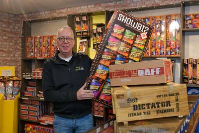 Welkoop Nunspeet stopt met verkoop vuurwerk en daar spint deze verkoper garen bij: ‘Ik moet zorgen d