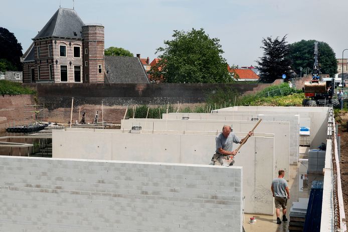 De contouren van het hotel beginnen zich af te tekenen op de bouwplaats Buiten de Waterpoort.