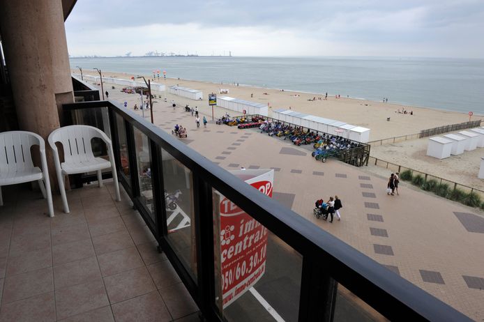 Archiefbeeld van een appartement op de zeedijk in Knokke.