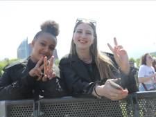 Fotoserie: Topdrukte op het zonnige Bevrijdingsfestival in Den Haag