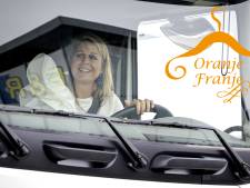 Met de vlam in de pijp! Máxima als vrachtwagenchauffeur is toch te leuk?