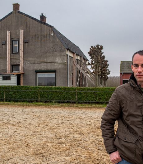 Nu zijn het mussen die de nieuwe woning van boer Eric-Jan dwarsbomen: ‘Boom allang gekapt’