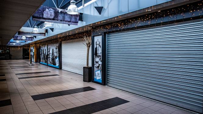 Troosteloze winkelpassage Valkenstaete gaat drastisch op de schop: ‘Ze hebben er een sterfhuis van gemaakt’
