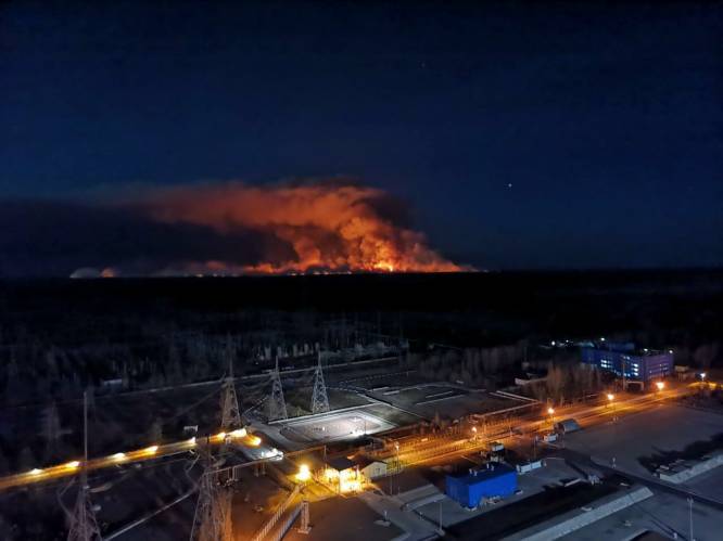 Grote bosbranden bij Tsjernobyl nog niet onder controle: “Altijd risico op vrijkomen straling”