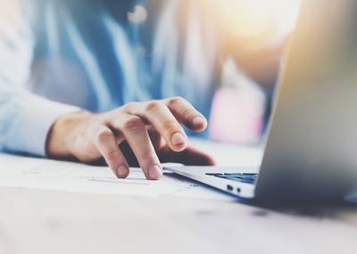 Reekenaar die 12-jarig meisje misleidde en chanteerde met naaktfoto hoeft toch maar één dag de cel i