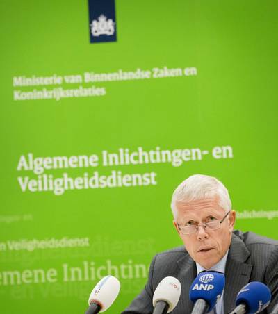 'Iedereen kan mailen namens de AIVD'