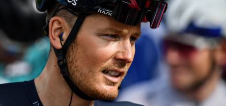 Dylan van Baarle stapt voor aanvang stevige bergetappe uit de Vuelta