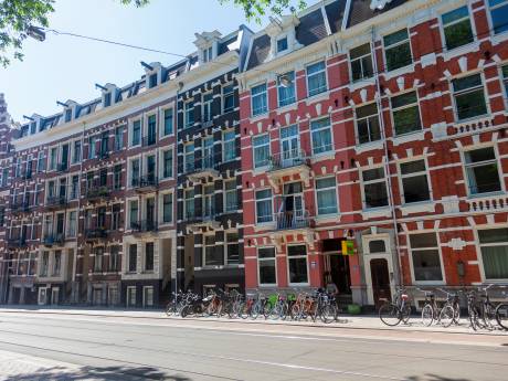 Emmely (23) huurt in Amsterdam: 585 euro voor 6 m2, raam kan niet open