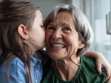 Waarom zijn grootouders liever voor kleinkinderen dan voor hun eigen kinderen?