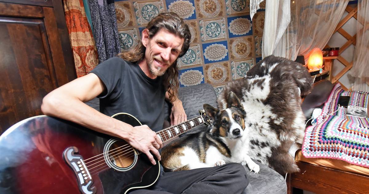 Eddy zoekt muzikanten voor hondenconcert: ‘Honden oordelen niet, misschien houd ik daarom zo van ze’