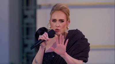 Adele treedt dan toch op tijdens Brit Awards, zangeres drukt geruchten over relatieproblemen de kop in