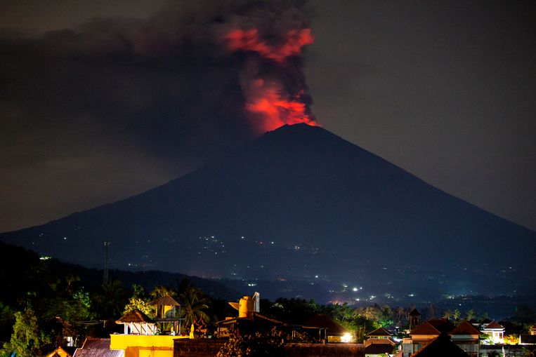 De Agung spuwt vuur Beeld Getty Images