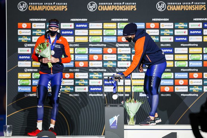 Thomas Krol en Kjeld Nuis bij de podiumceremonie.