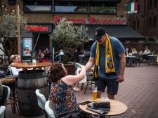 Vitesse is een sociaal glijmiddel; zonder de club wacht Arnhemmers een verbaal stroeve toekomst