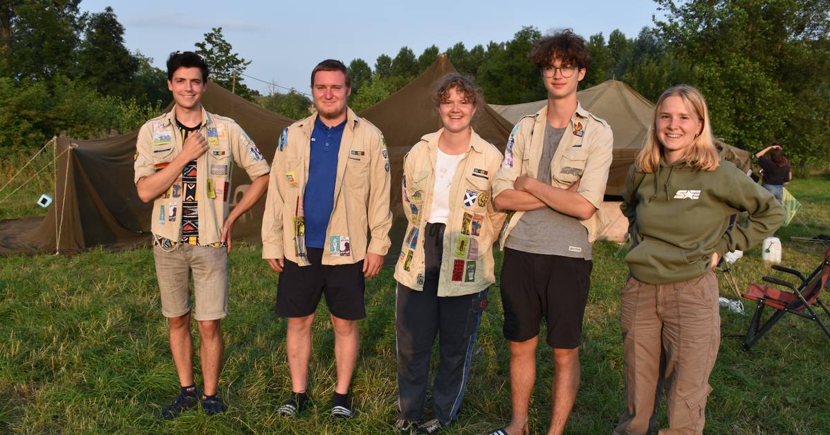 Scouts Redden Vier Mensen Uit Het Water Twee Bejaarden Overgebracht 