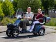 Lucie en Antoon Borgonje uit IJsselmuiden gaan per scootmobiel 1000 kilometer Nederland rond.