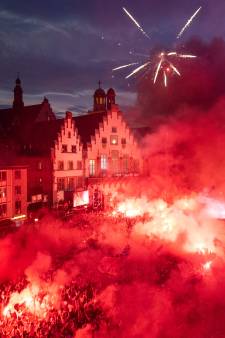 Spelers Eintracht als helden onthaald in Frankfurt: ‘Jullie hebben jezelf onsterfelijk gemaakt’