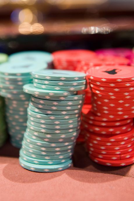 Nederlander wint 1 miljoen op pokertoernooi, nadat hij eerder bijna wegliep: ‘Wat stom!’