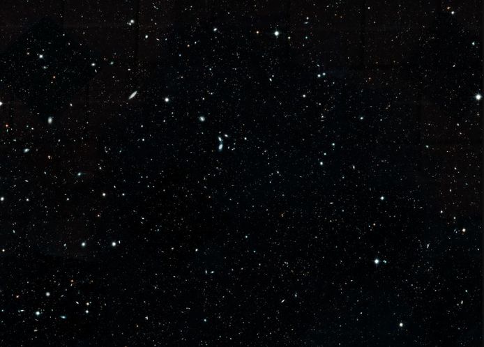 De foto die lijkt op een beeld van een heldere sterrennacht, bestaat uit maar liefst 265.000 verschillende sterrenstelsels.