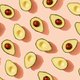 Geen ongelukjes meer: met deze TikTok-hack is het ontpitten van een avocado een stúk veiliger