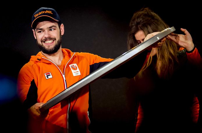 Sjinkie Knegt wordt gehuldigd in het Holland Heineken House voor het behalen van de zilveren medaille op de 1500m tijdens de Olympische Winterspelen van Pyeongchang.