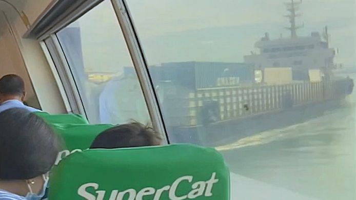 Un ferry est entré en collision avec un cargo près du canal Mactan à Cebu, aux Philippines.